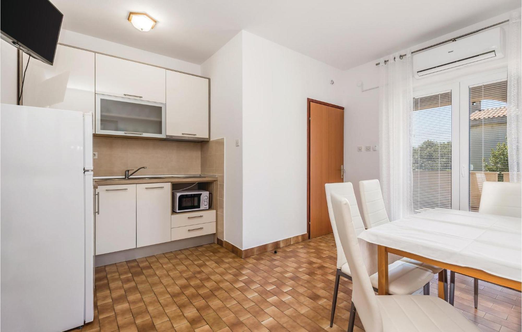 Lovely Apartment In Mandre With Wifi Ngoại thất bức ảnh