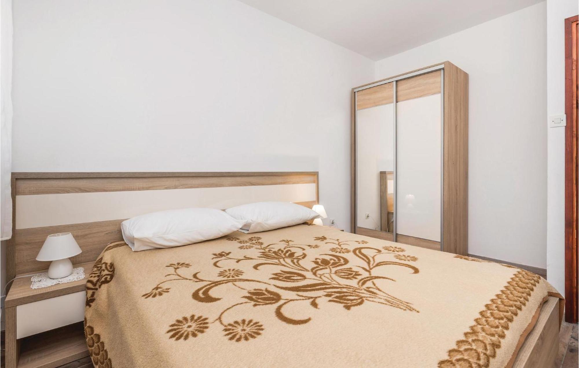 Lovely Apartment In Mandre With Wifi Ngoại thất bức ảnh